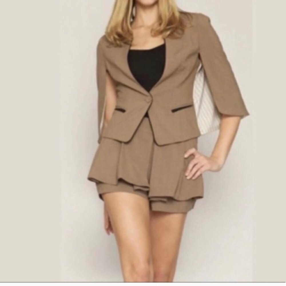 REVOLVE Line and Dot taupe box pleated trouser shorts M